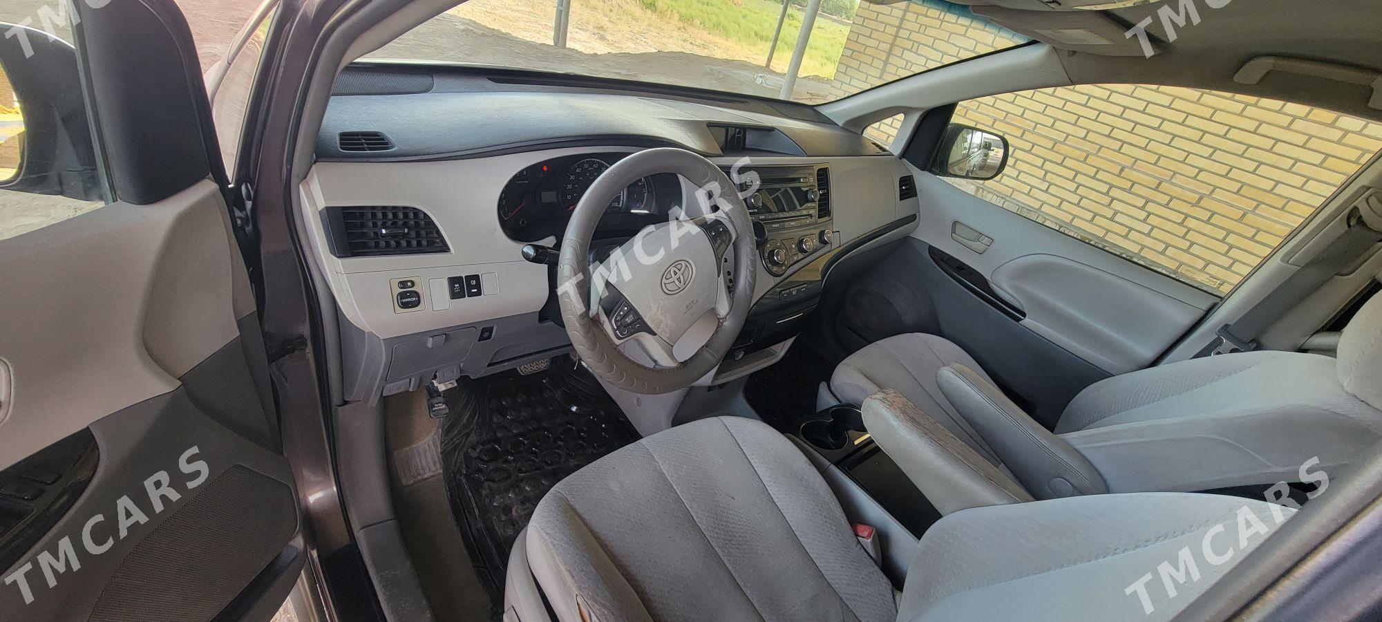 Toyota Sienna 2012 - 260 000 TMT - Векильбазар - img 6