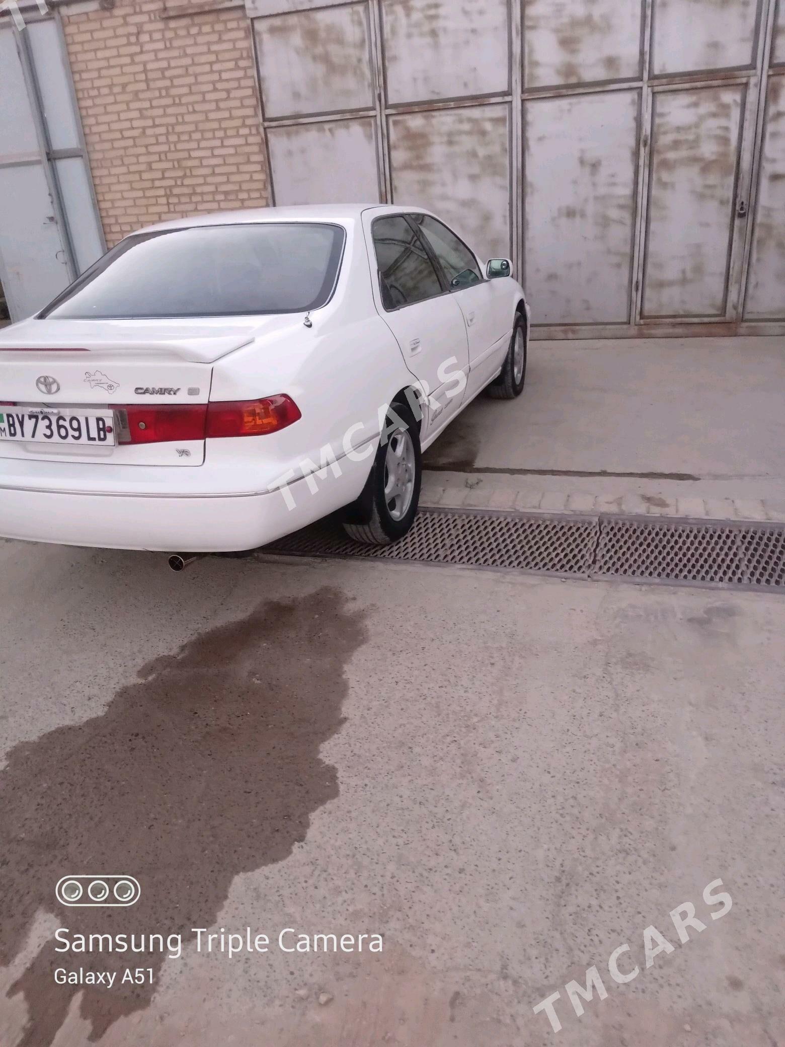 Toyota Camry 2000 - 135 000 TMT - Halaç - img 3