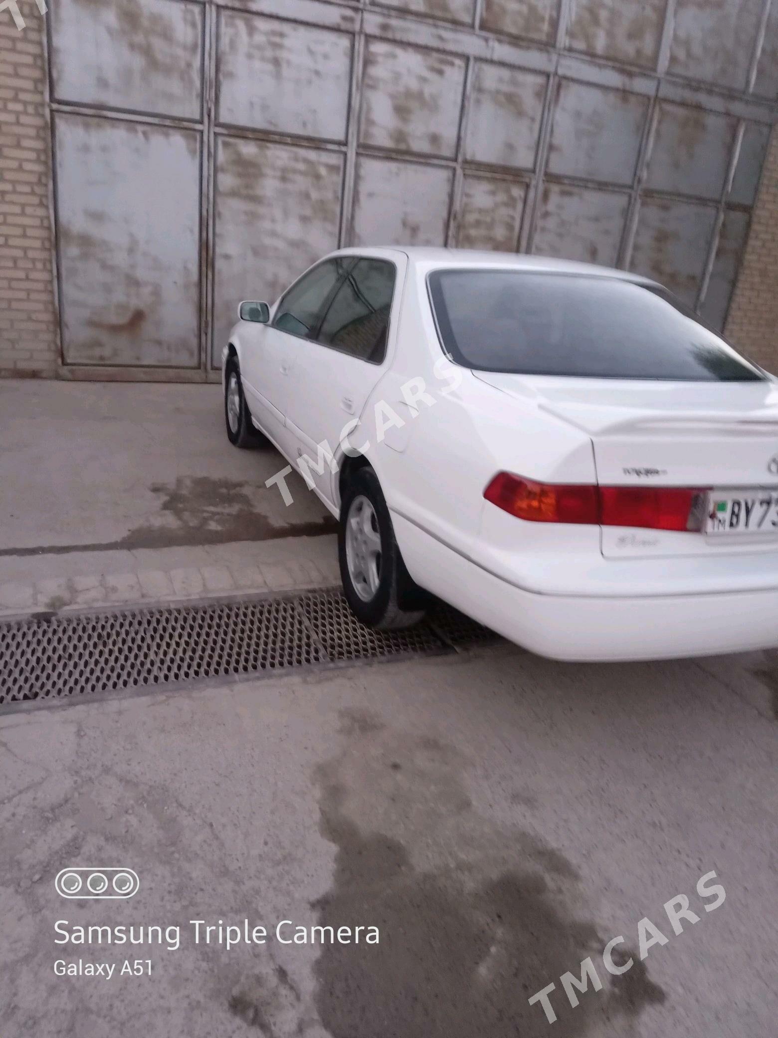 Toyota Camry 2000 - 135 000 TMT - Halaç - img 2