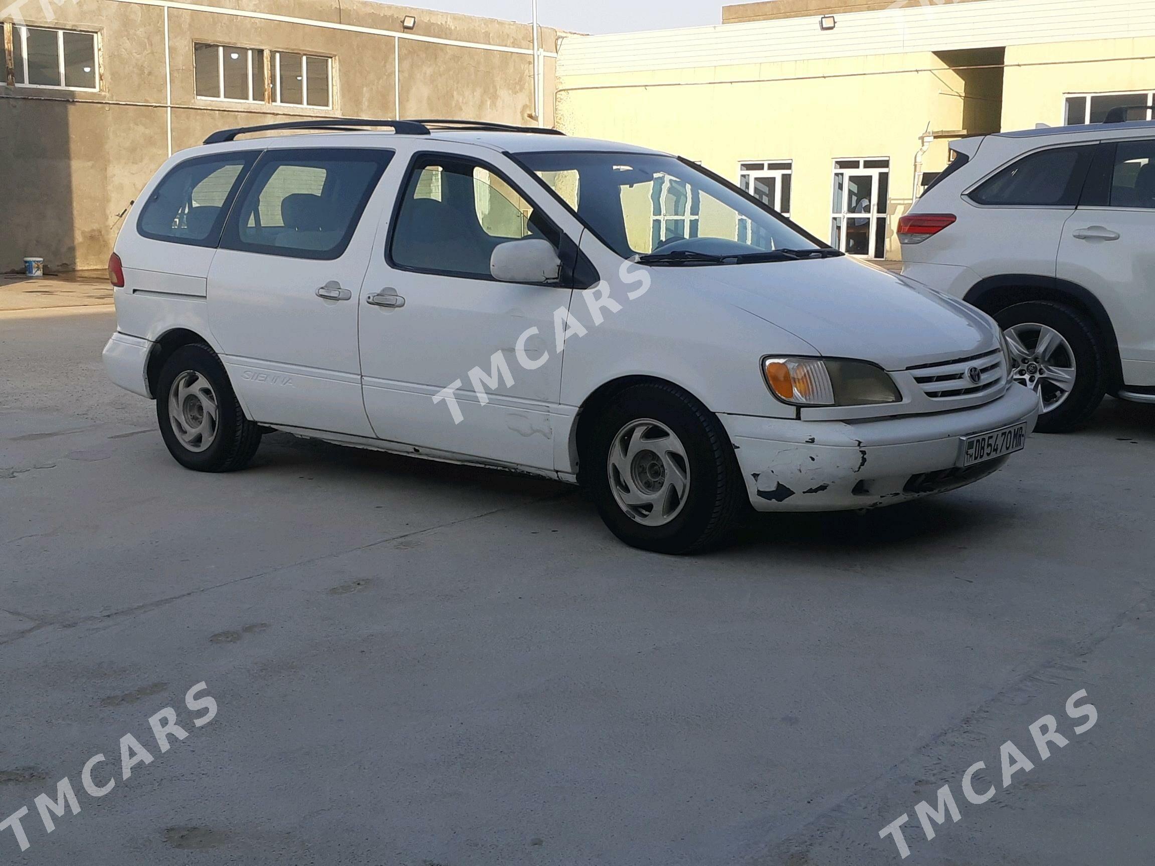 Toyota Sienna 2001 - 115 000 TMT - Мары - img 4