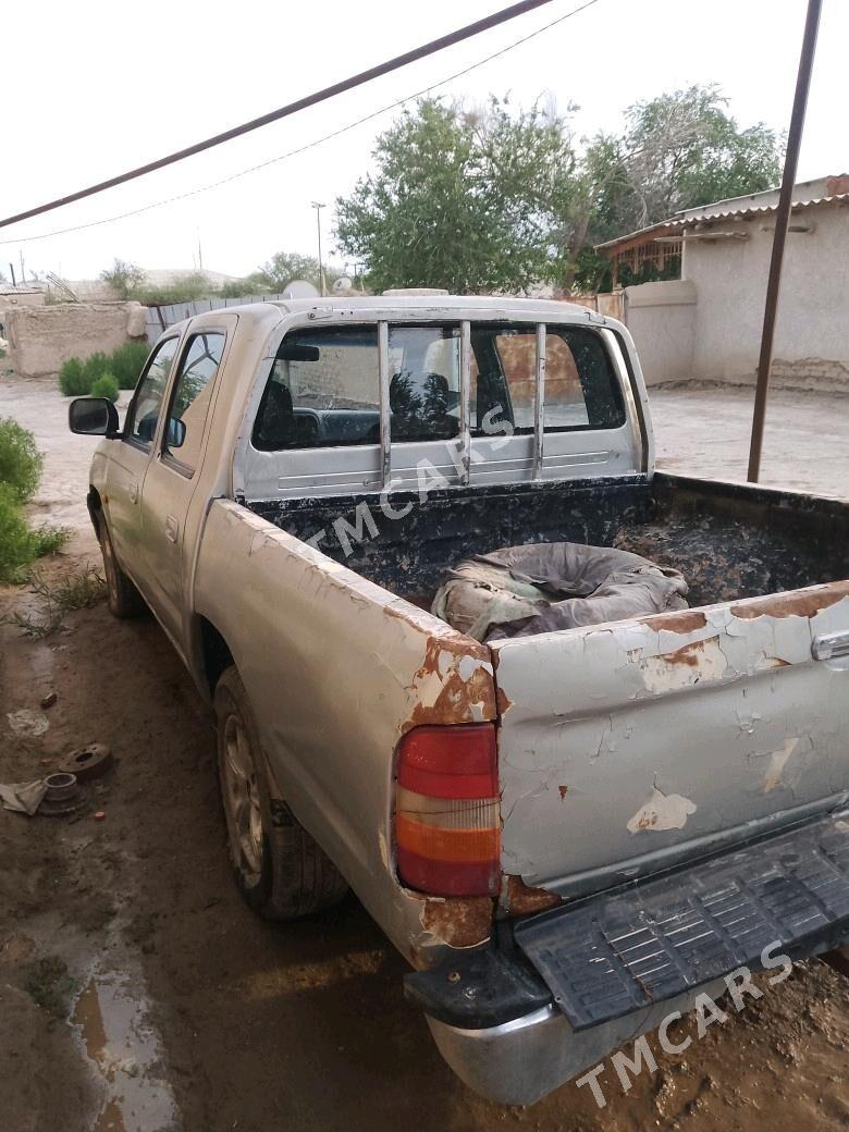 Toyota Hilux 2003 - 45 000 TMT - Türkmenbaşy etr. - img 4