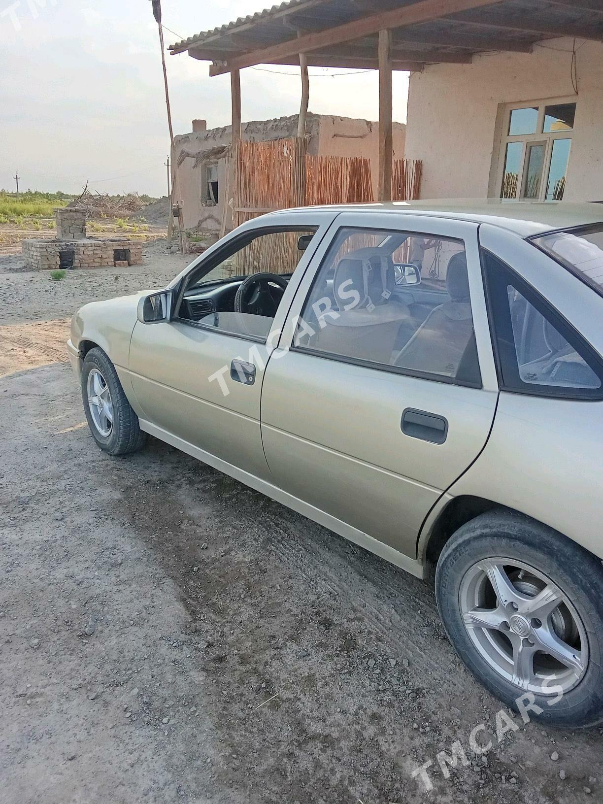 Opel Vectra 1992 - 40 000 TMT - Gubadag - img 3