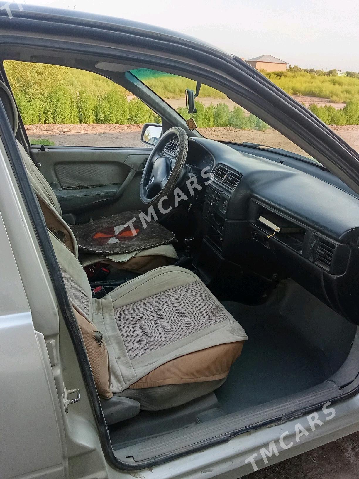 Opel Vectra 1992 - 40 000 TMT - Gubadag - img 4