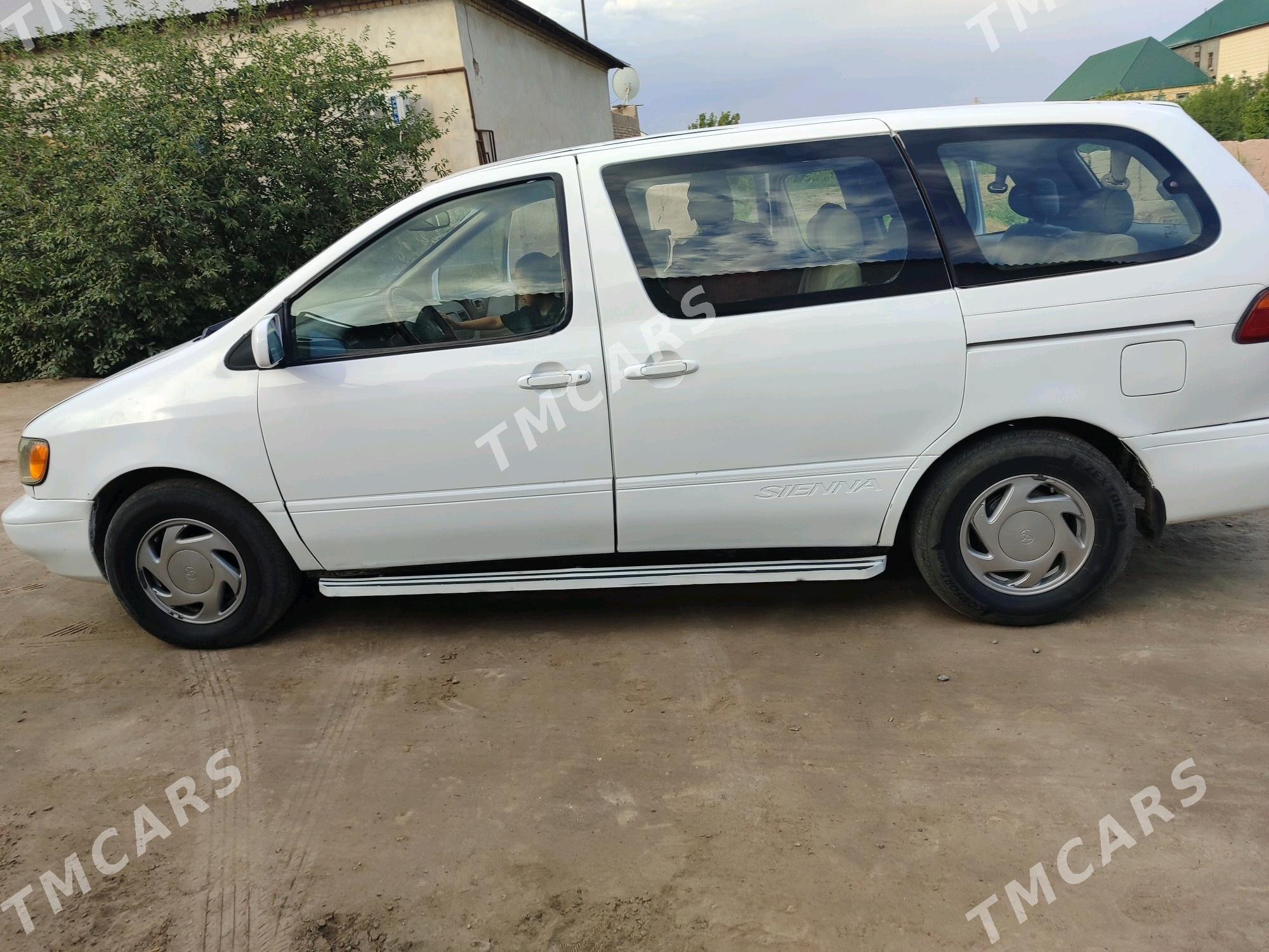 Toyota Sienna 2000 - 125 000 TMT - Дашогуз - img 2