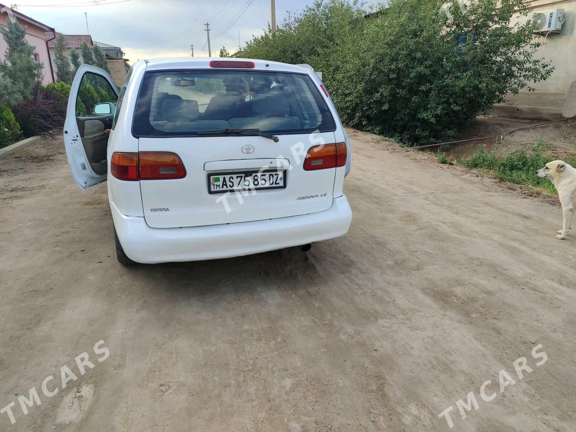 Toyota Sienna 2000 - 125 000 TMT - Дашогуз - img 3