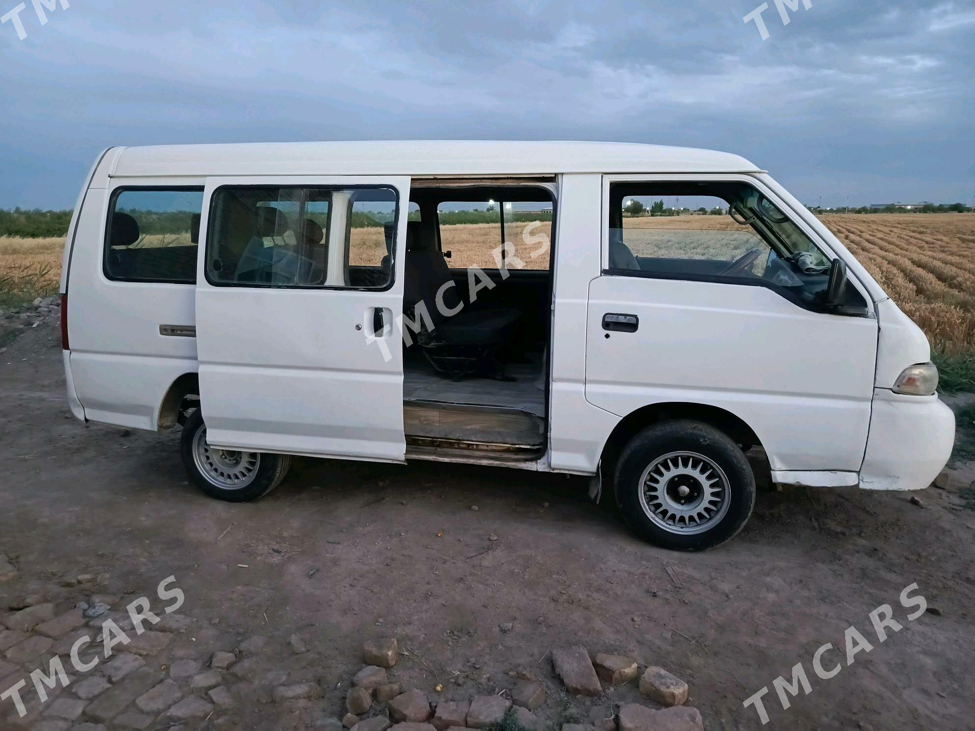 Toyota Hiace 2002 - 70 000 TMT - Türkmenabat - img 6