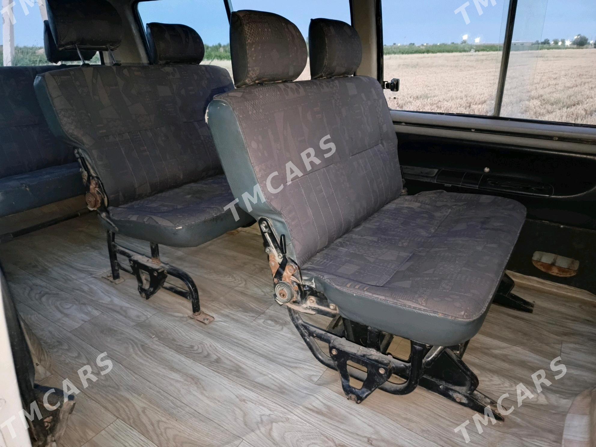 Toyota Hiace 2002 - 70 000 TMT - Türkmenabat - img 7