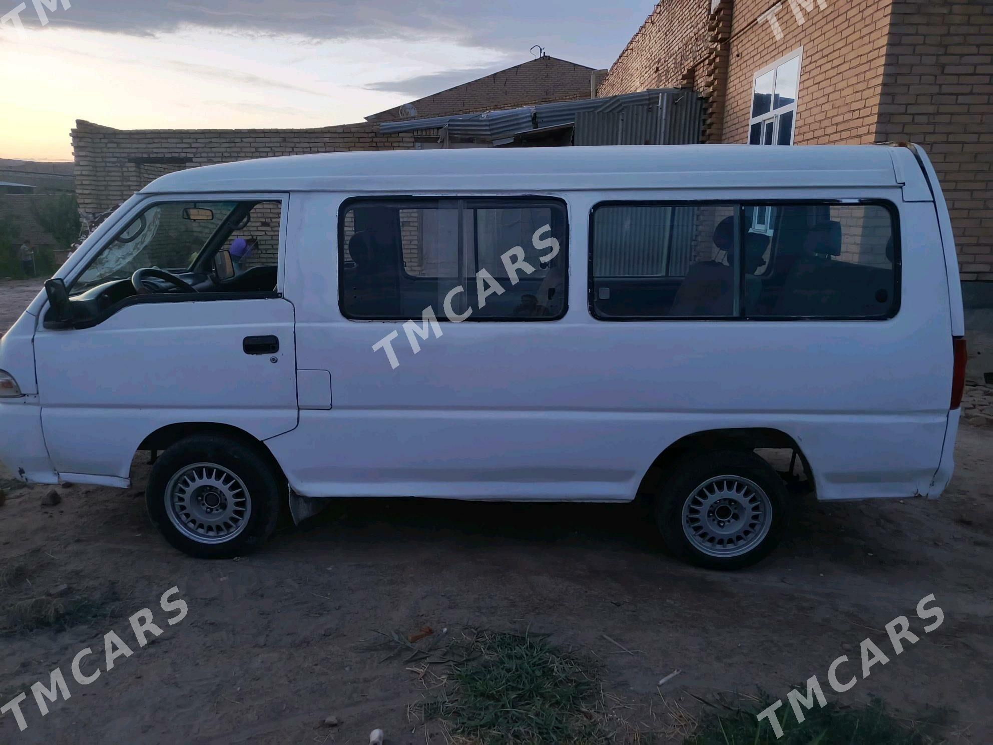 Toyota Hiace 2002 - 70 000 TMT - Türkmenabat - img 10