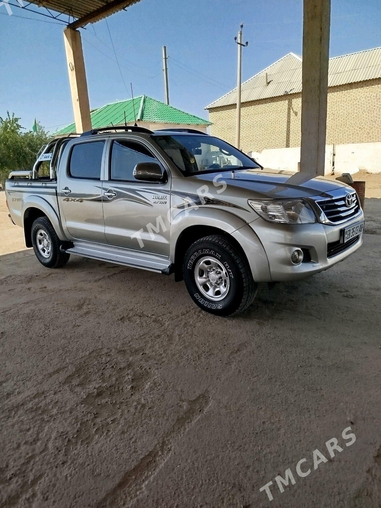 Toyota Hilux 2013 - 355 000 TMT - Бабадайхан - img 9