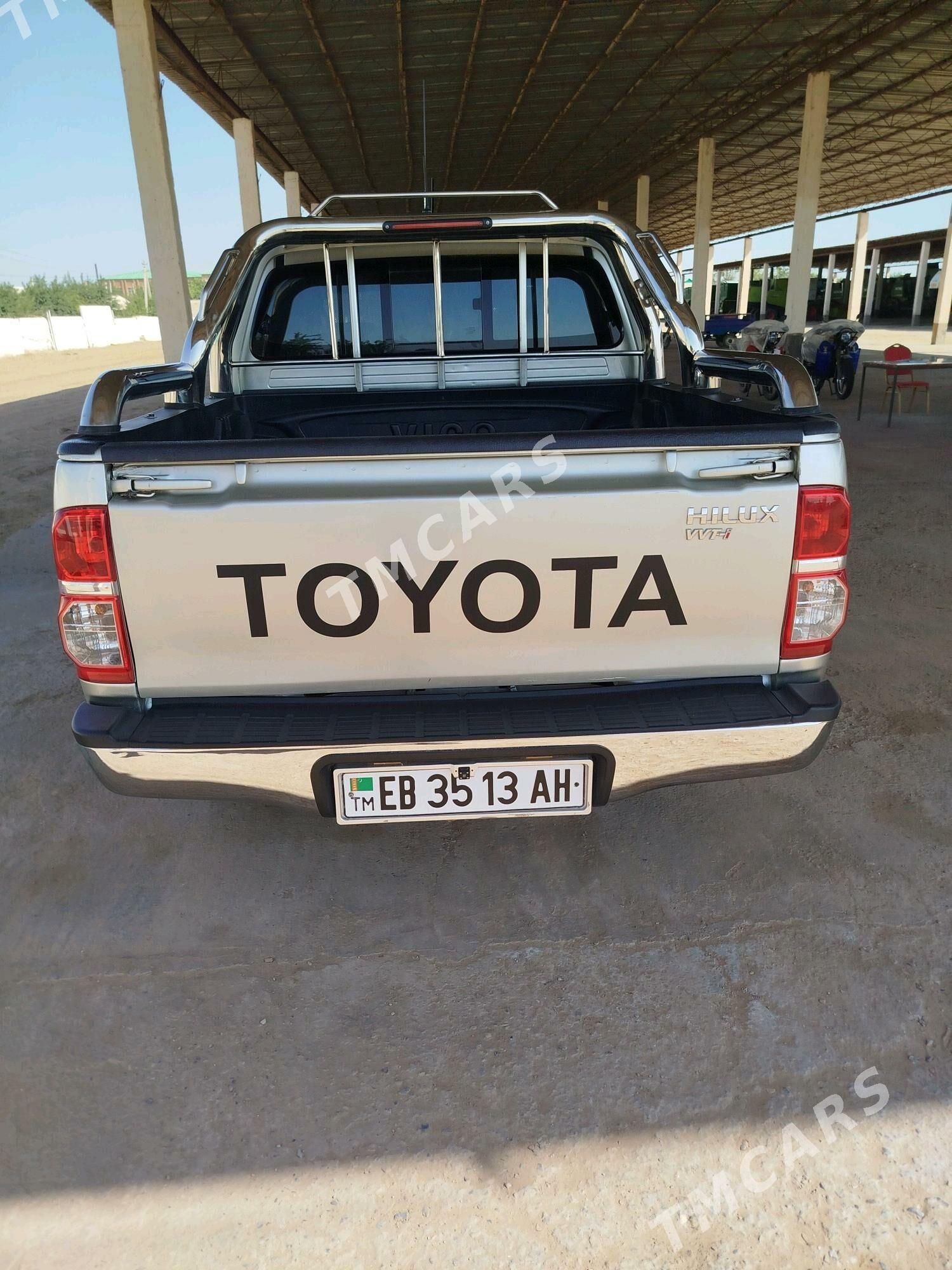 Toyota Hilux 2013 - 355 000 TMT - Бабадайхан - img 8