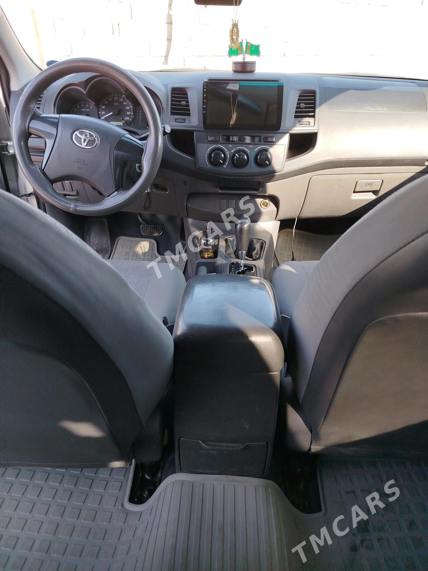 Toyota Hilux 2013 - 355 000 TMT - Бабадайхан - img 5