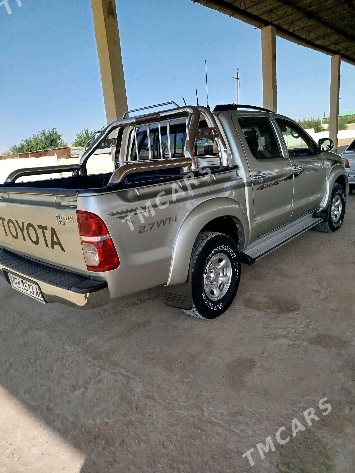 Toyota Hilux 2013 - 355 000 TMT - Бабадайхан - img 3
