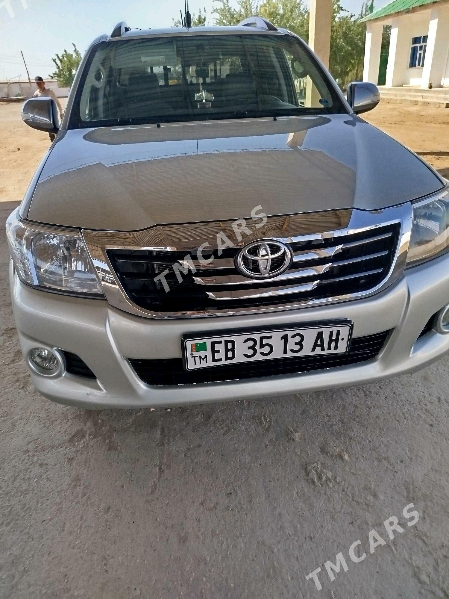 Toyota Hilux 2013 - 355 000 TMT - Бабадайхан - img 6