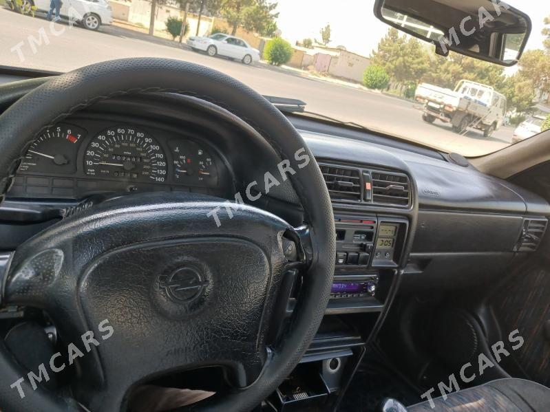 Opel Vectra 1994 - 38 000 TMT - Мары - img 3