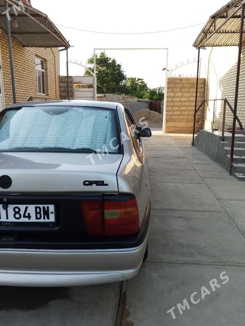Opel Vectra 1993 - 40 000 TMT - Magtymguly - img 4