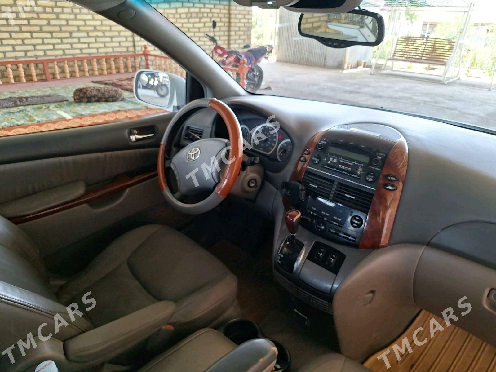 Toyota Sienna 2005 - 240 000 TMT - Мары - img 2