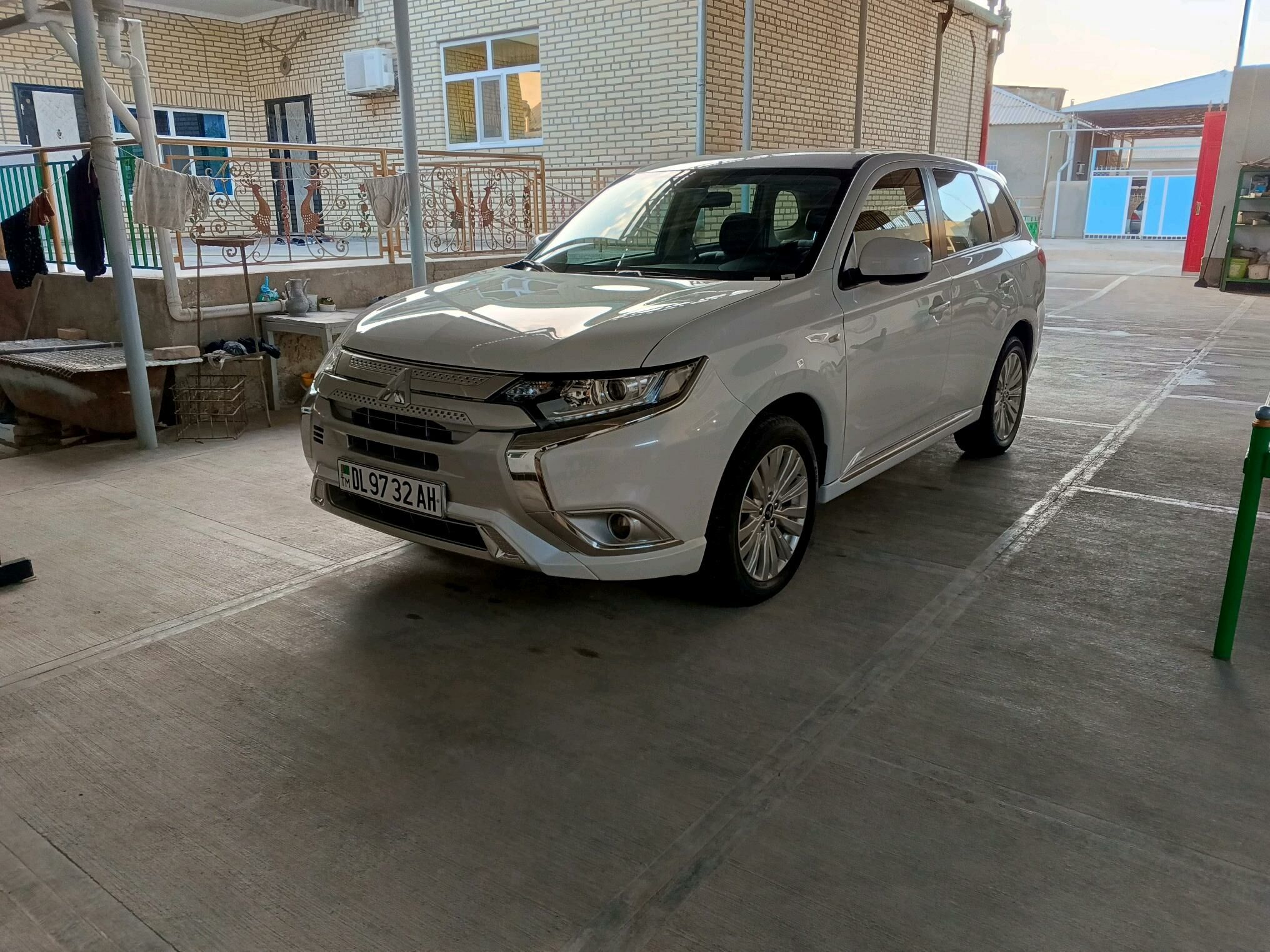 Mitsubishi Outlander 2023 - 300 000 TMT - Tejen - img 9