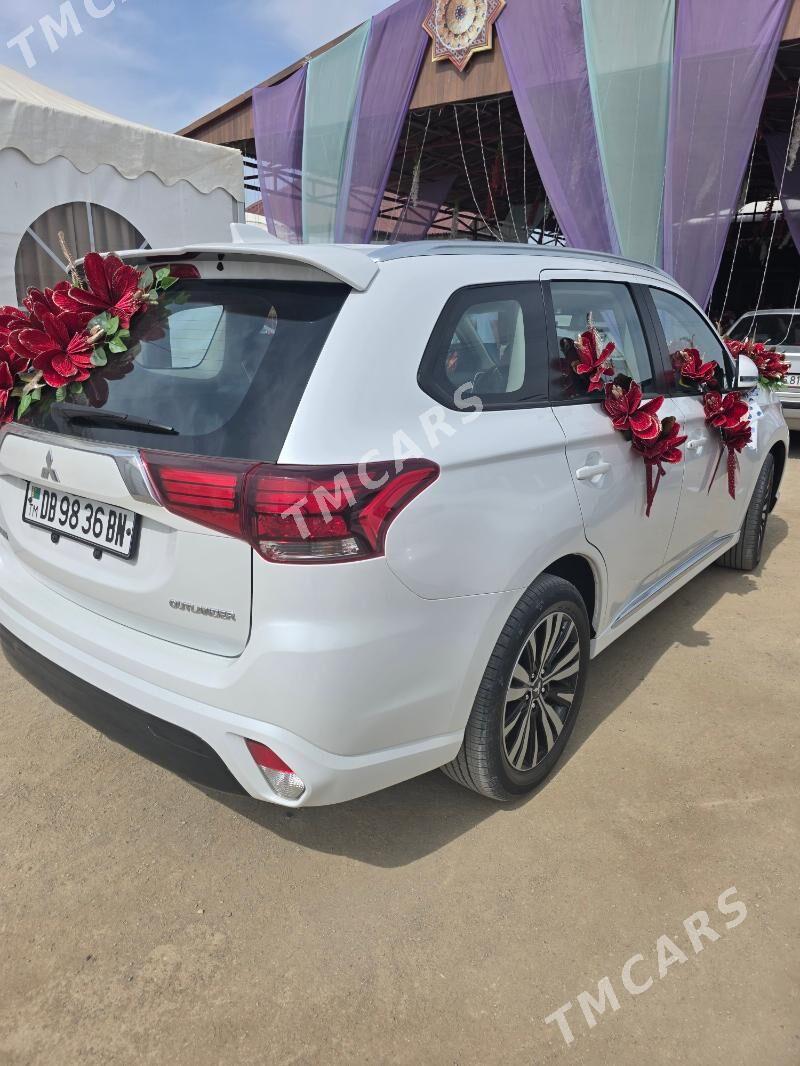 Mitsubishi Outlander 2023 - 320 000 TMT - Gumdag - img 2