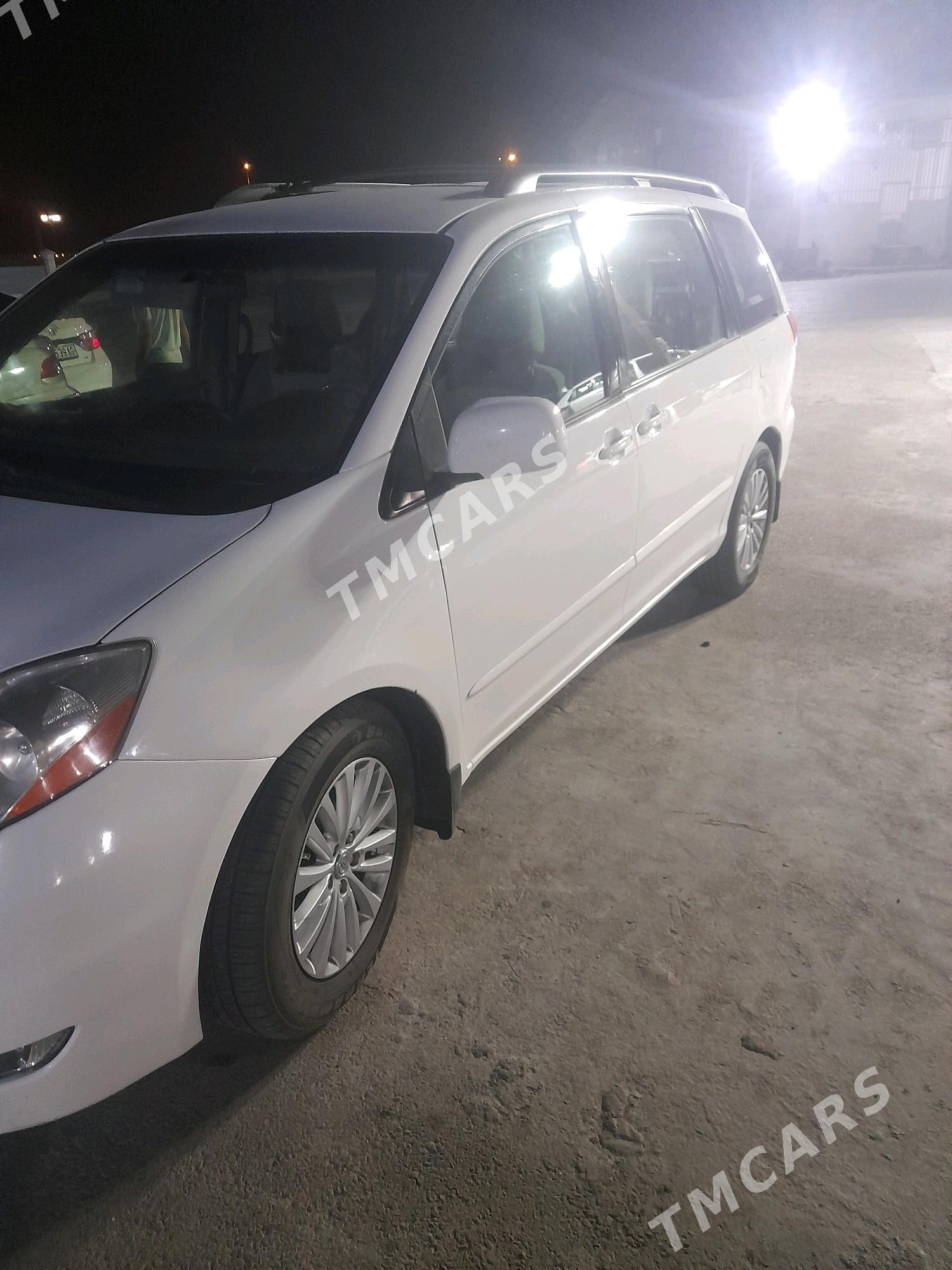 Toyota Sienna 2009 - 235 000 TMT - Täze zaman - img 1