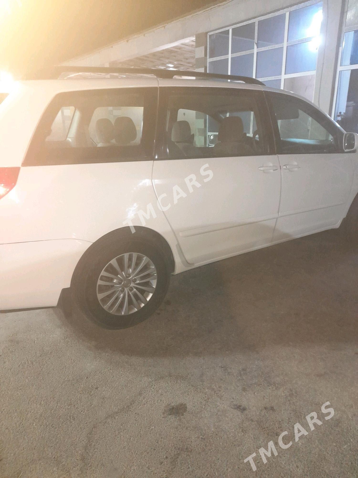 Toyota Sienna 2009 - 235 000 TMT - Täze zaman - img 2