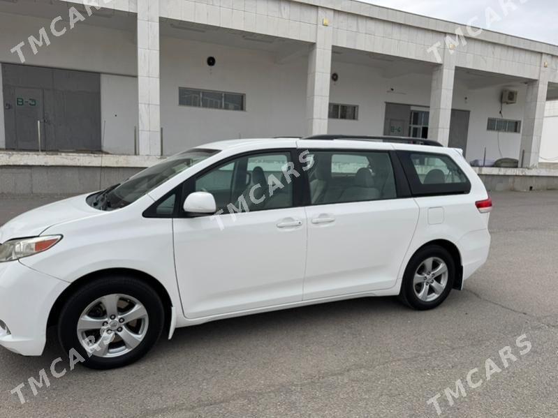 Toyota Sienna 2010 - 280 000 TMT - Aşgabat - img 4