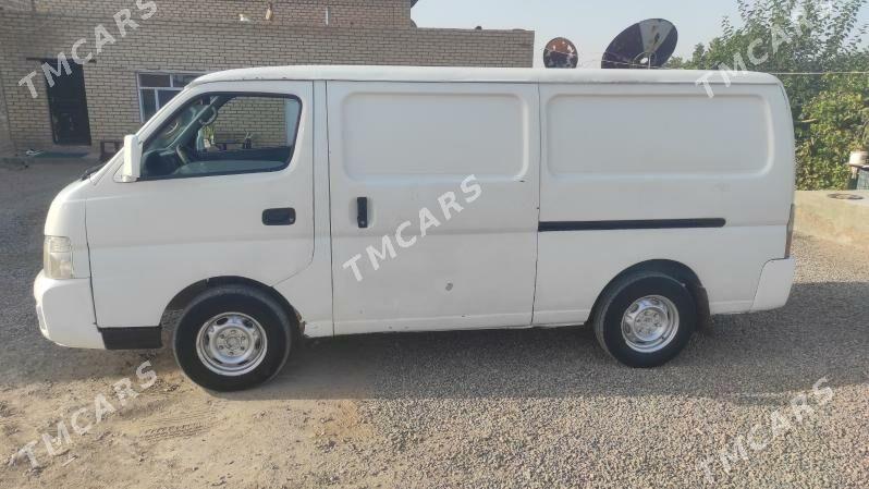 Nissan Urvan 2005 - 110 000 TMT - Mary - img 4
