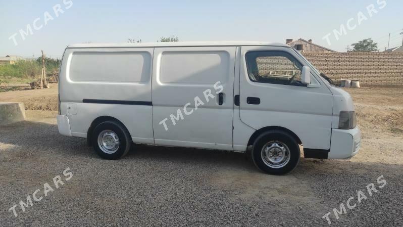 Nissan Urvan 2005 - 110 000 TMT - Mary - img 1