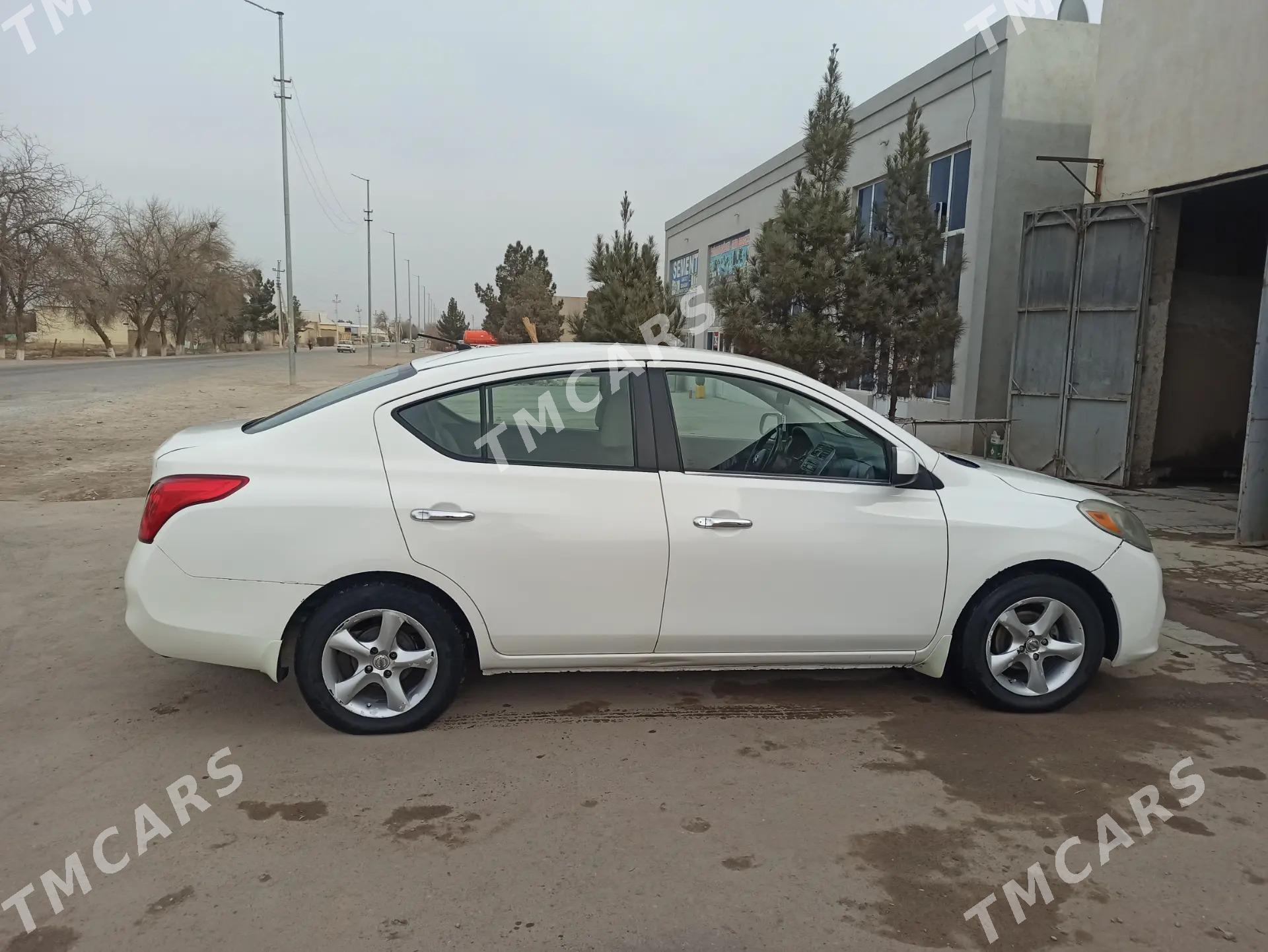 Nissan Versa 2011 - 76 000 TMT - Мары - img 1