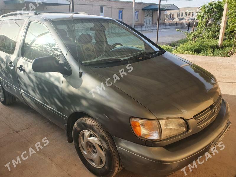 Toyota Sienna 2000 - 140 000 TMT - Фарап - img 4