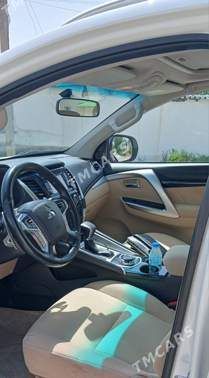 Mitsubishi Montero 2019 - 385 000 TMT - Aşgabat - img 3