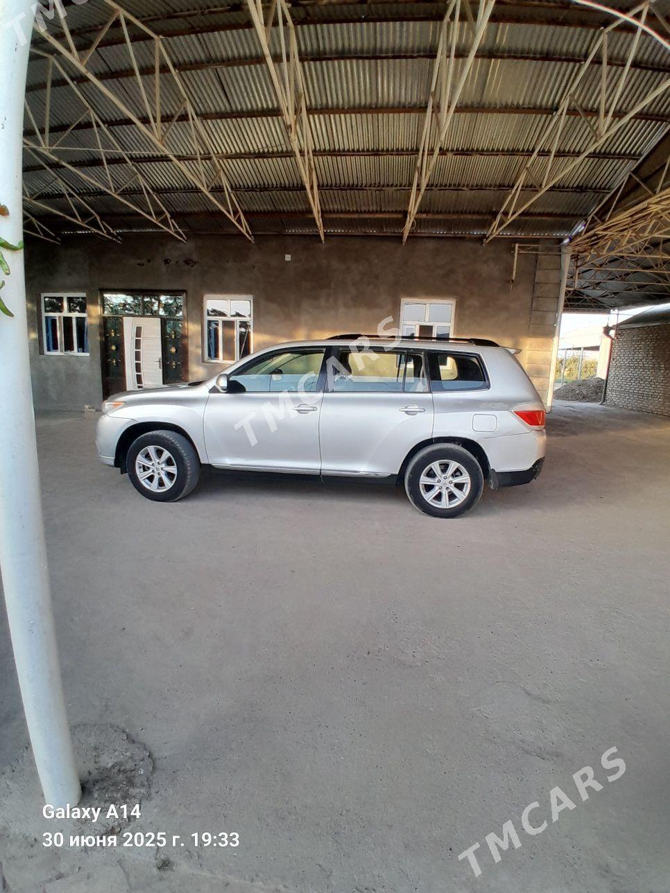 Toyota Highlander 2011 - 290 000 TMT - Туркменгала - img 8