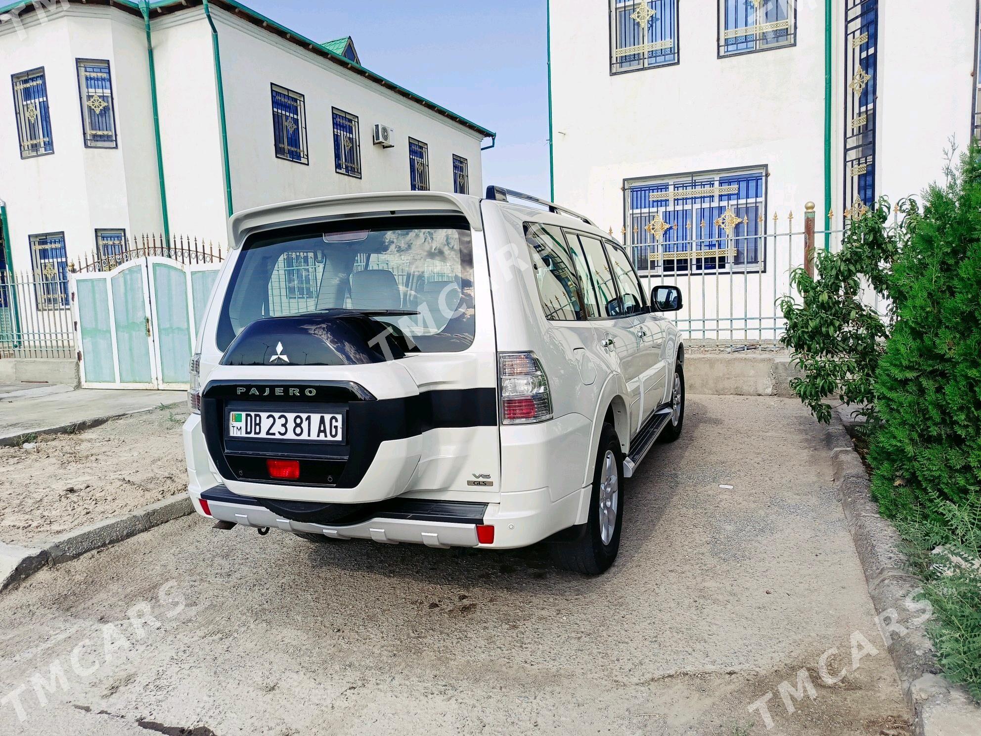 Mitsubishi Pajero 2015 - 319 000 TMT - Дашогуз - img 9