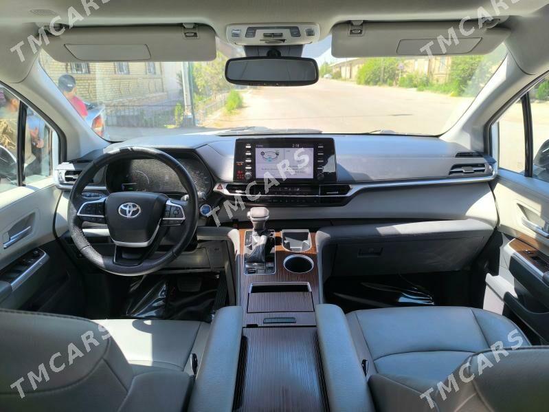Toyota Sienna 2022 - 500 000 TMT - Дашогуз - img 7