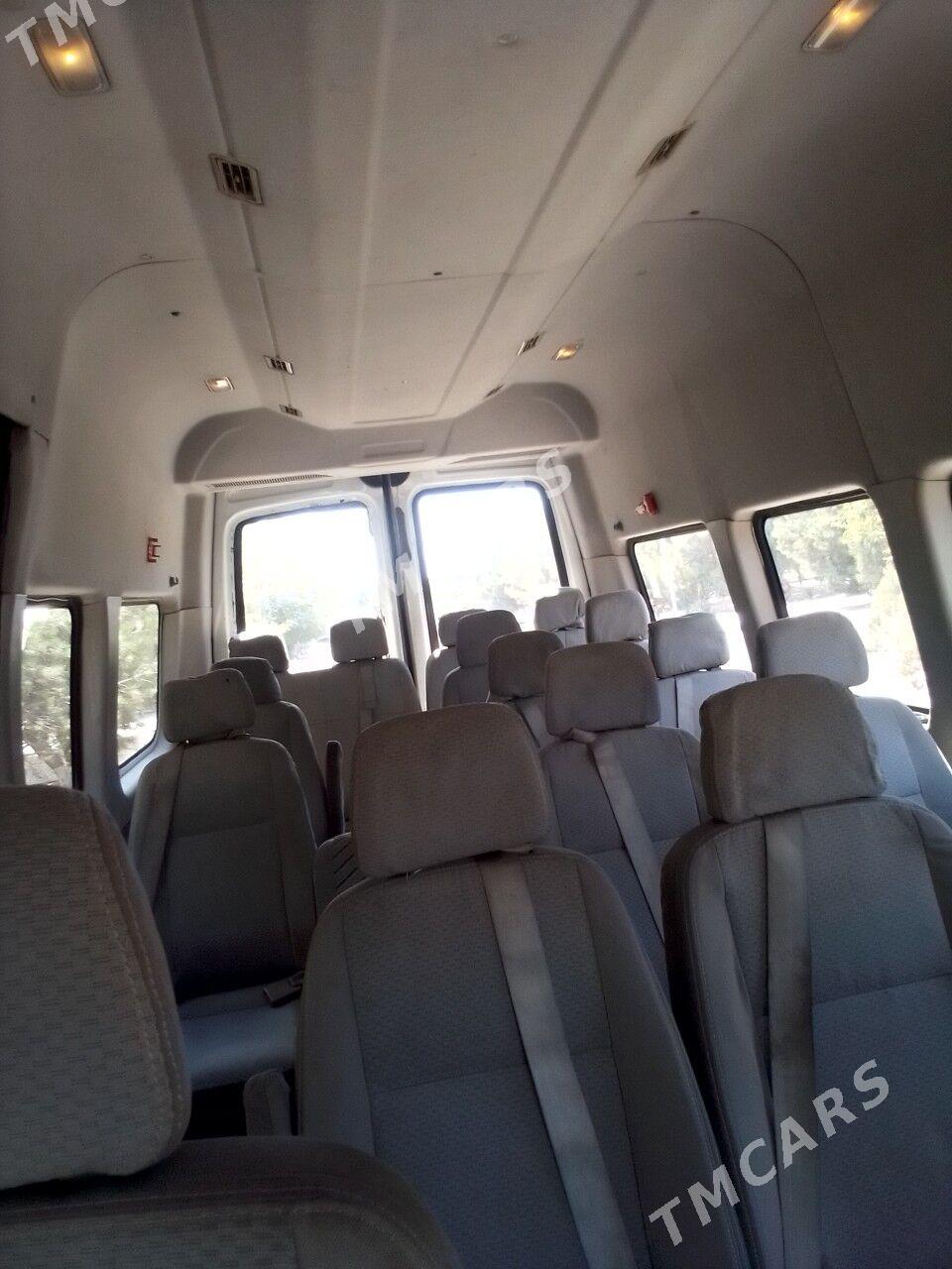 Toyota Hiace 2017 - 300 000 TMT - Türkmenbaşy - img 5