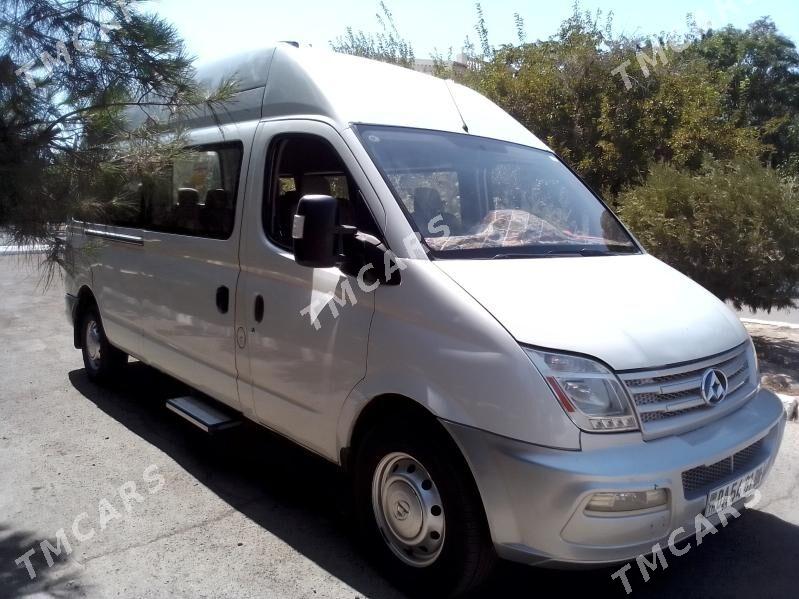 Toyota Hiace 2017 - 300 000 TMT - Türkmenbaşy - img 2