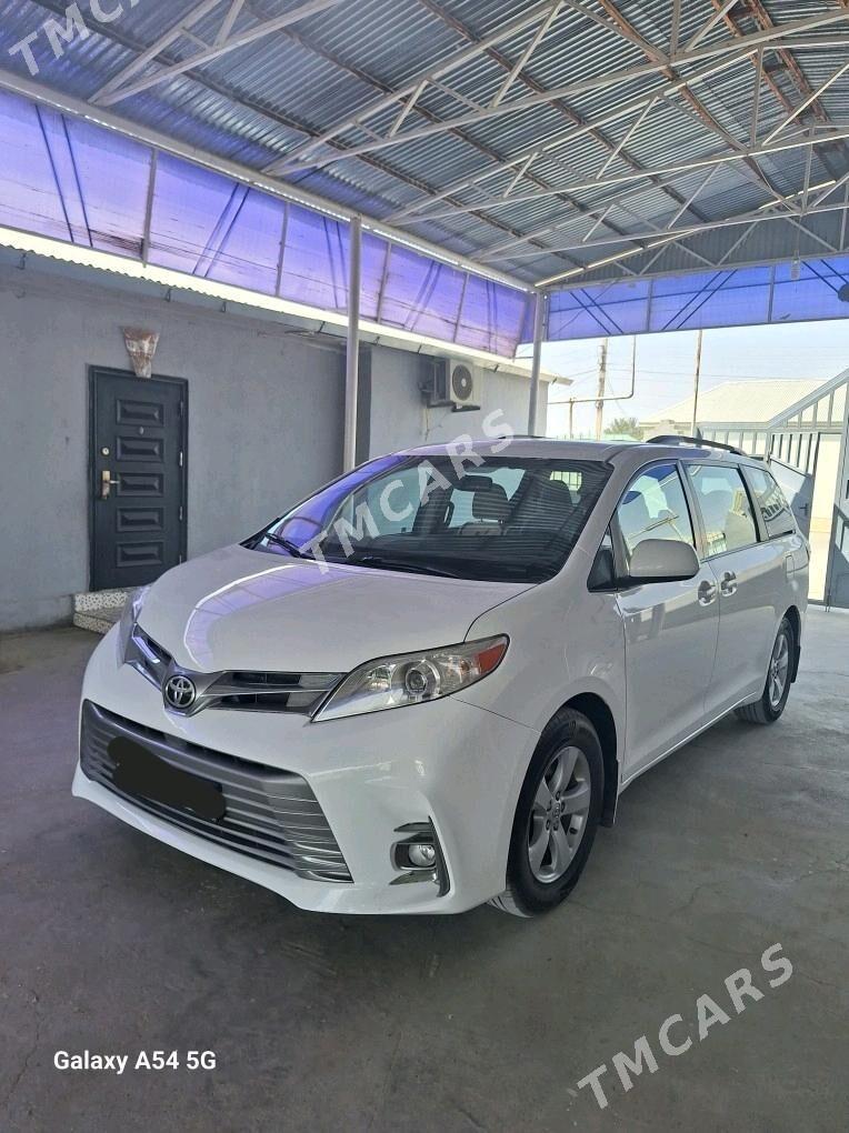 Toyota Sienna 2018 - 380 000 TMT - Gökdepe - img 3