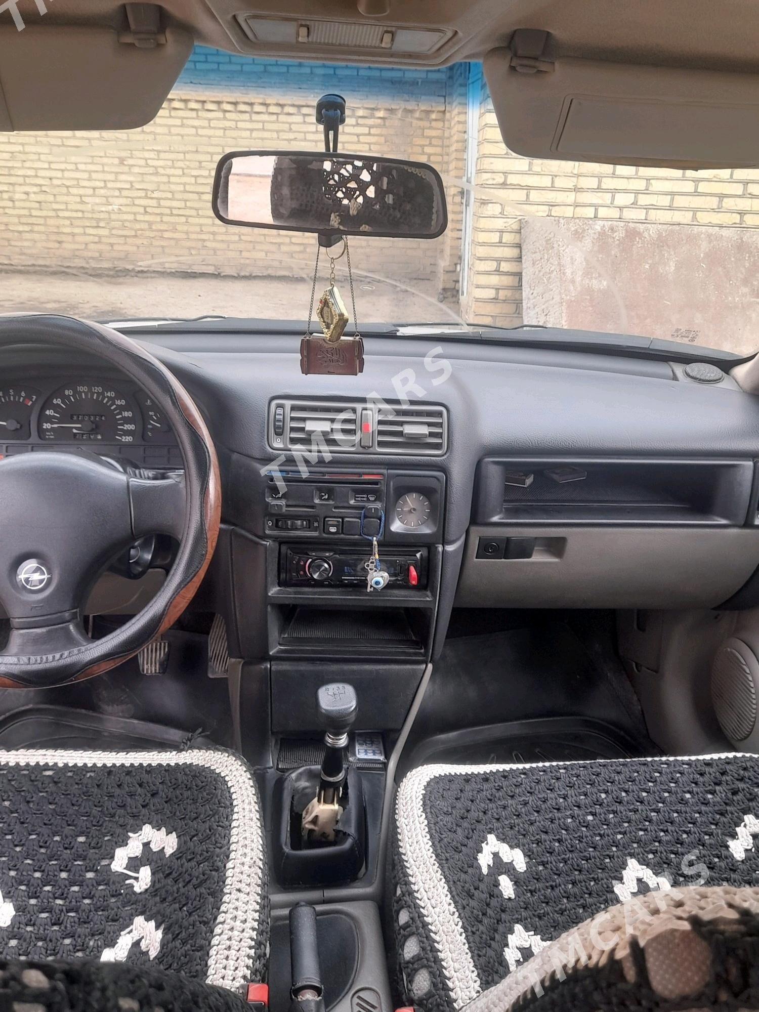 Opel Vectra 1992 - 38 000 TMT - Мары - img 3