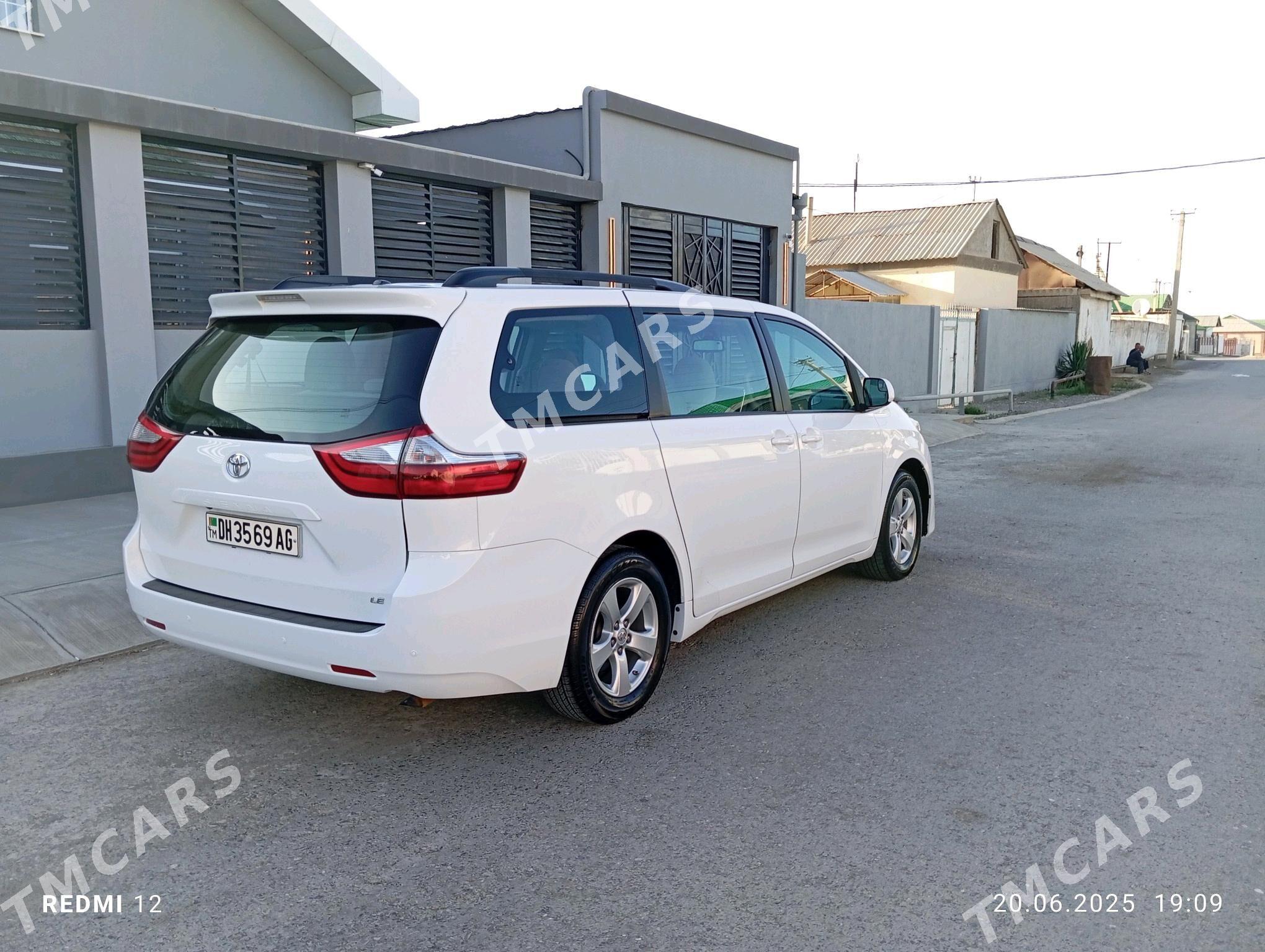Toyota Sienna 2017 - 360 000 TMT - Aşgabat - img 2