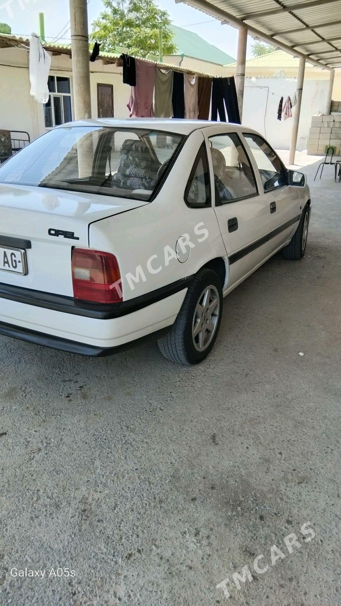 Opel Vectra 1991 - 45 000 TMT - Ruhabat (90-njy razýezd) - img 4
