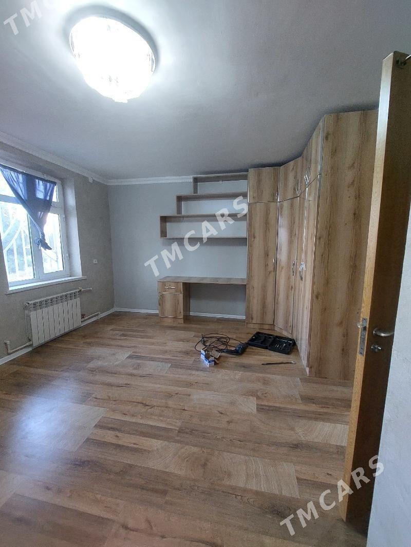 eýesi 6 mkr 3 komnat 1 etaź - Aşgabat - img 2