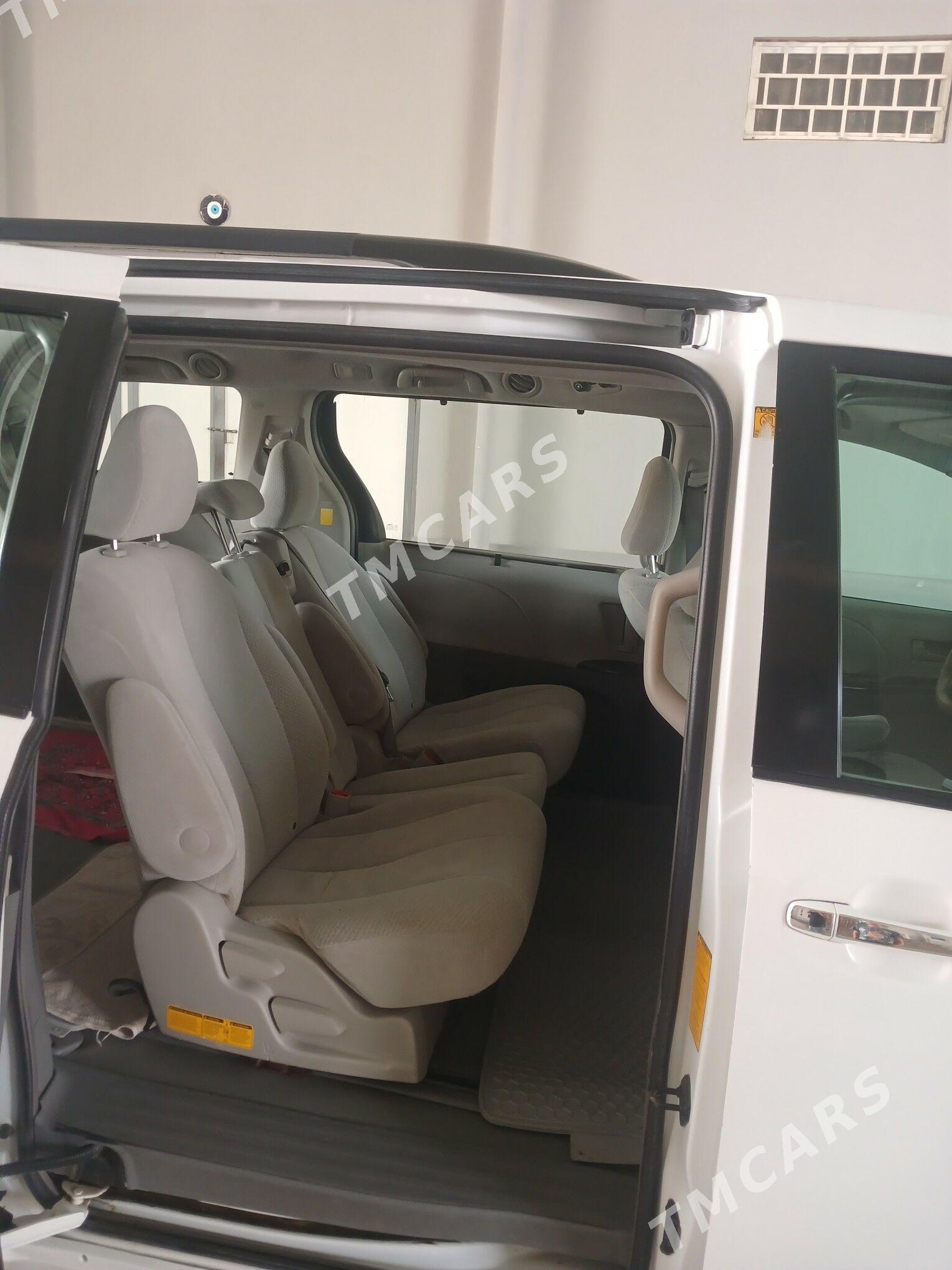 Toyota Sienna 2010 - 270 000 TMT - Мары - img 2