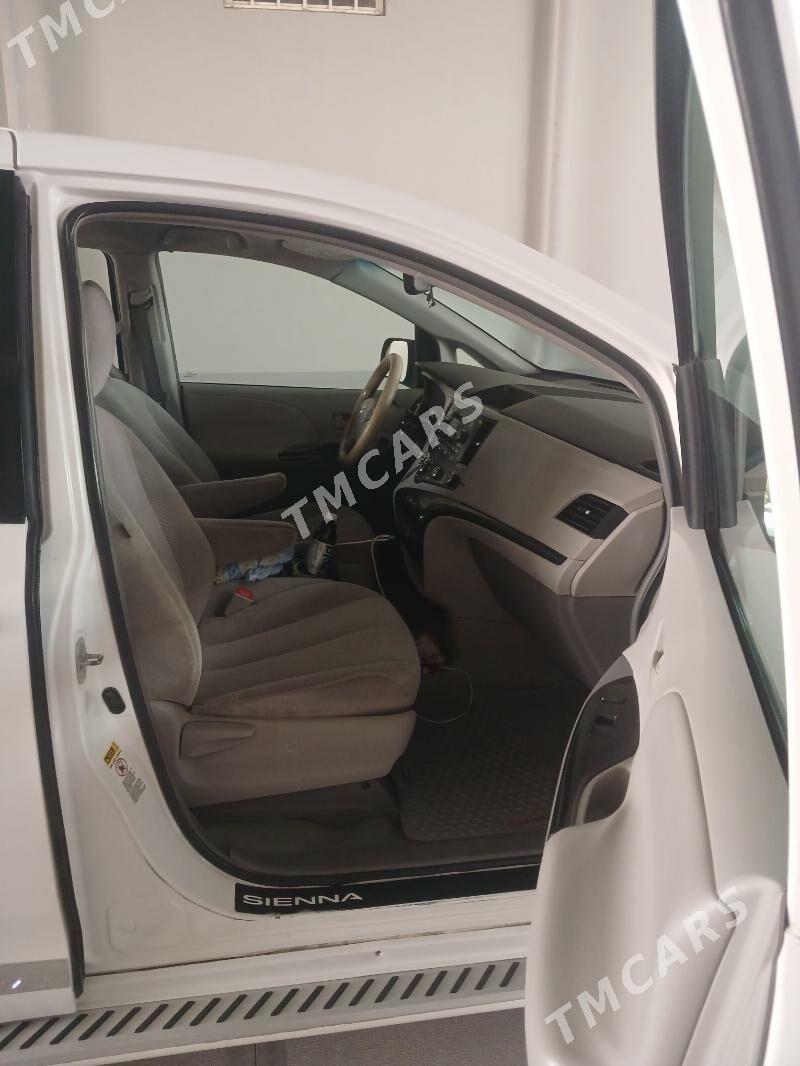 Toyota Sienna 2010 - 270 000 TMT - Мары - img 4
