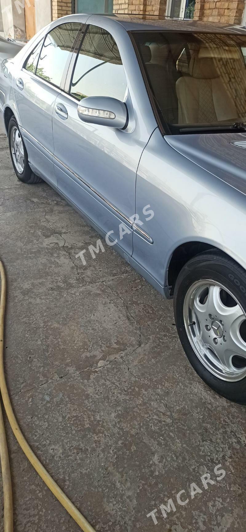 Mercedes-Benz C-Class 2005 - 130 000 TMT - Туркменабат - img 2