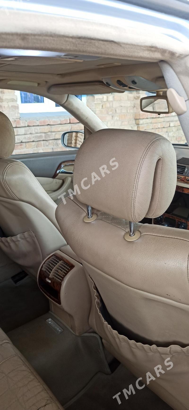 Mercedes-Benz C-Class 2005 - 130 000 TMT - Туркменабат - img 6