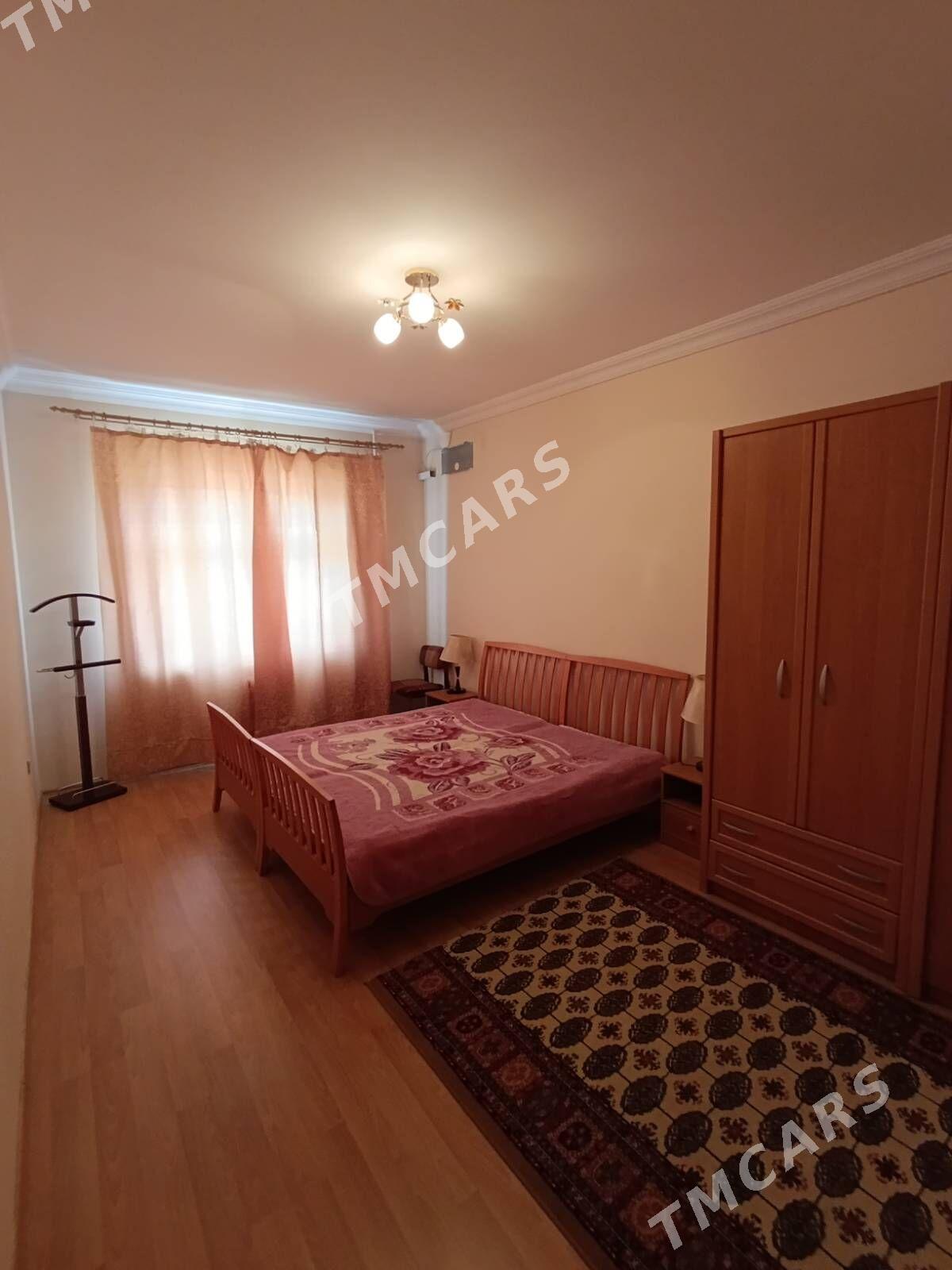 Кемине 4 ком 2 эт центр продам - Kim raýon - img 6