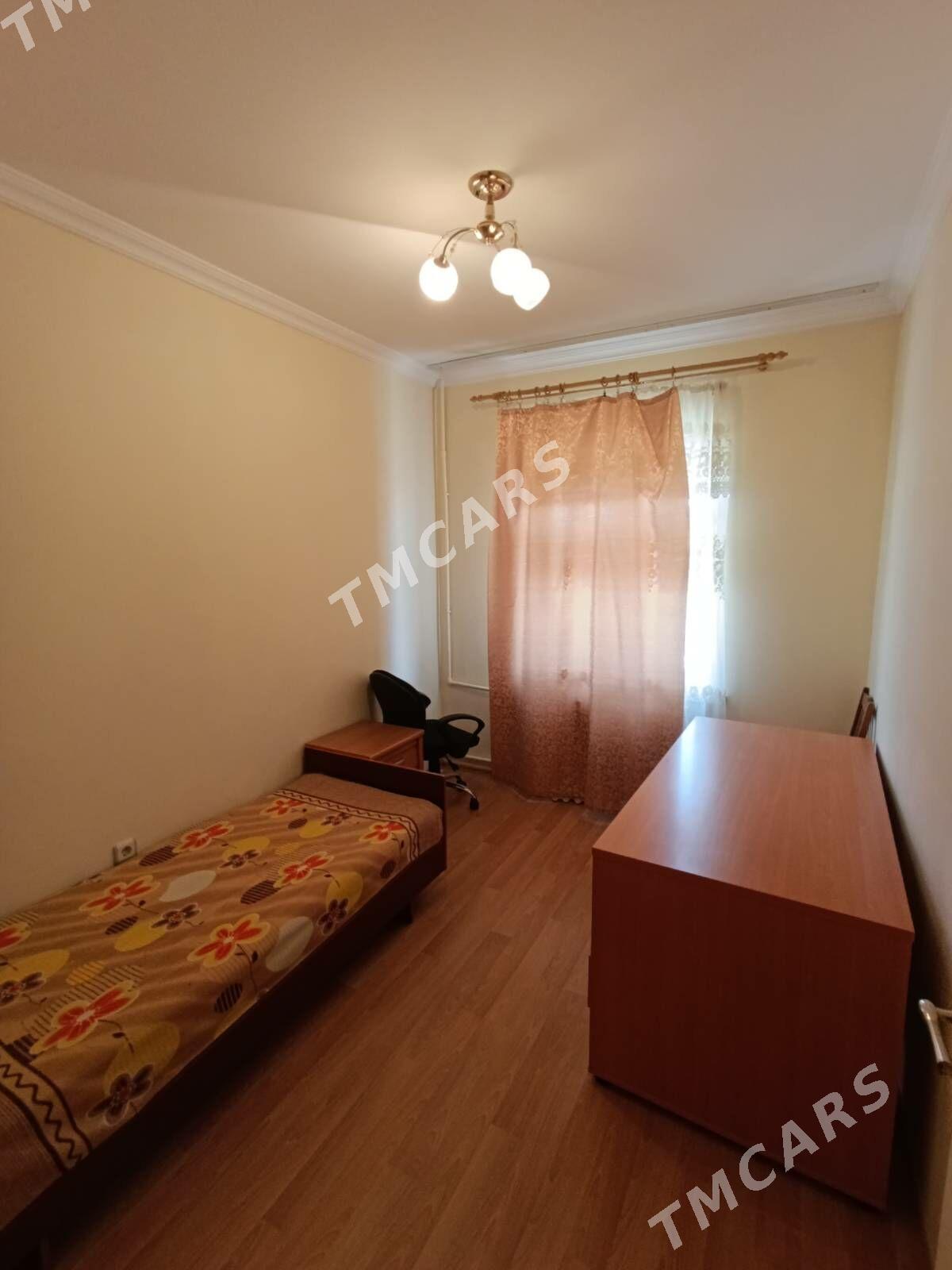Кемине 4 ком 2 эт центр продам - Kim raýon - img 5