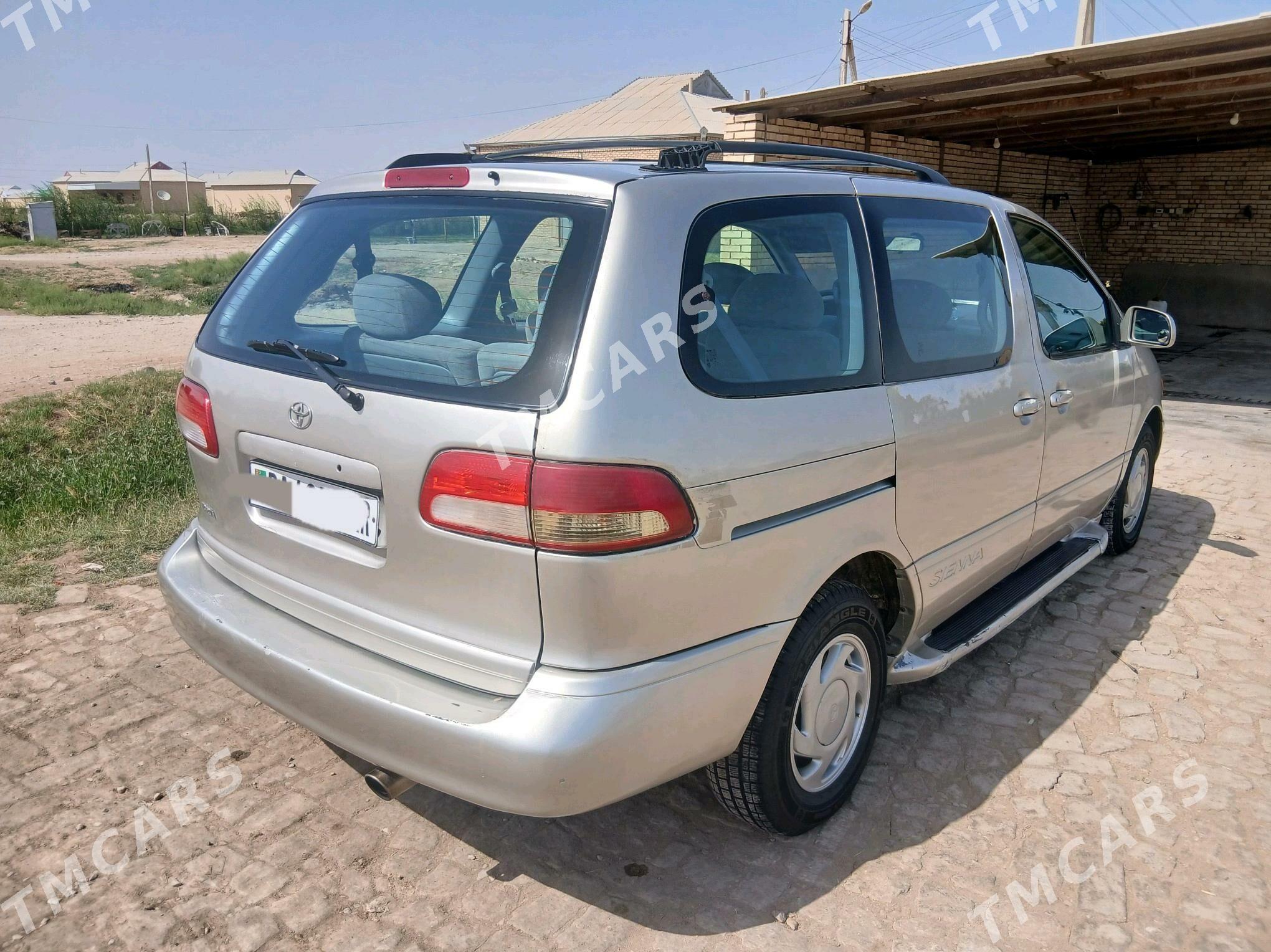 Toyota Sienna 2002 - 150 000 TMT - Sakarçäge - img 6