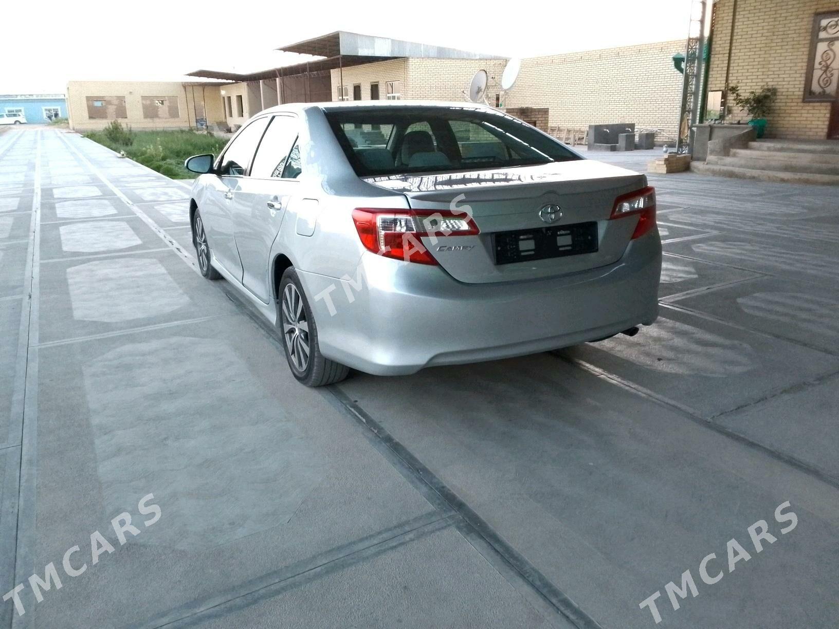 Toyota Camry 2011 - 168 000 TMT - Мургап - img 10