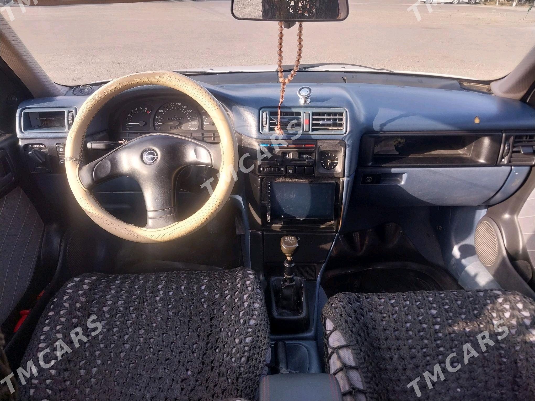 Opel Vectra 1992 - 42 000 TMT - Бахарден - img 6