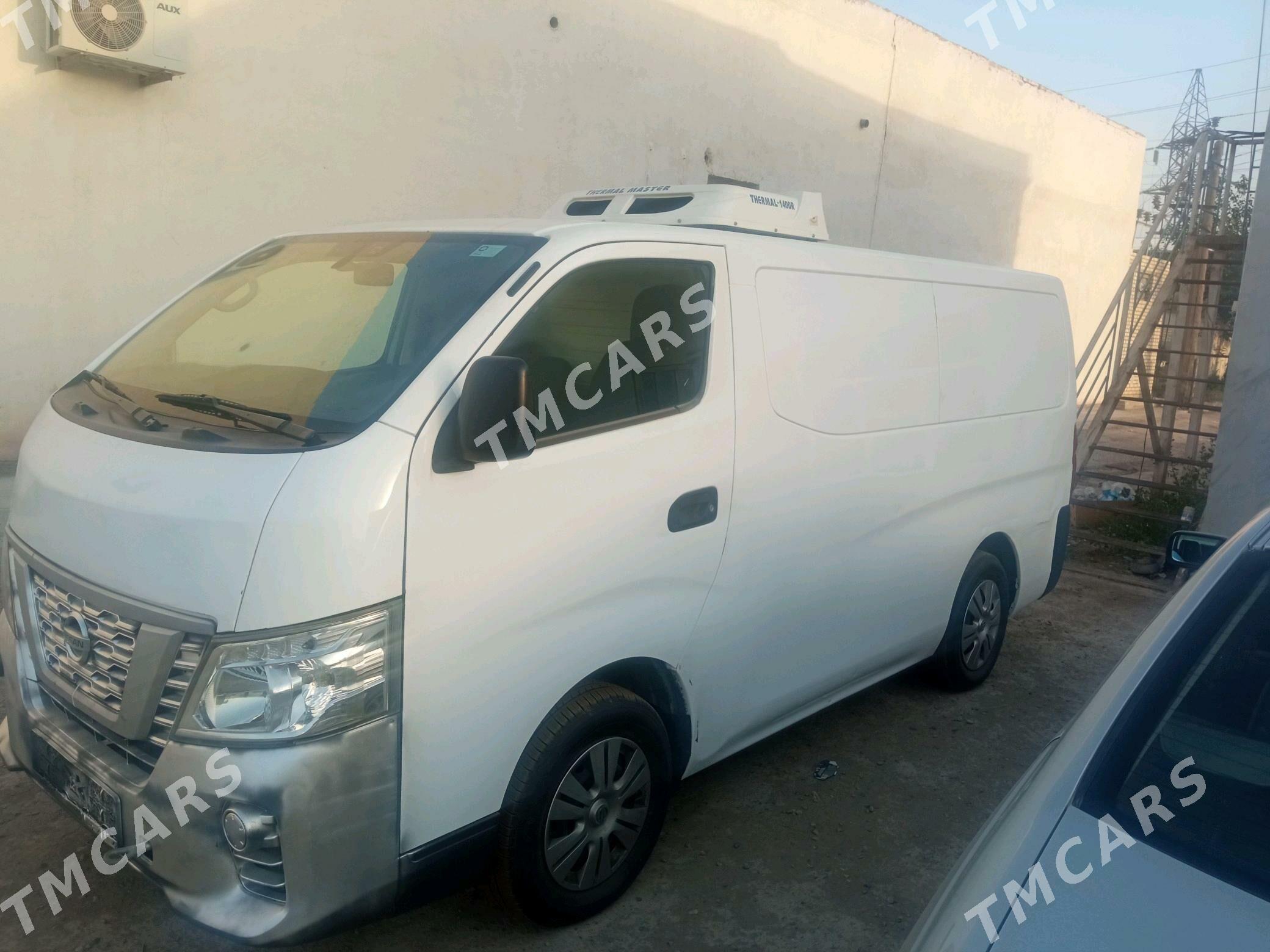 Nissan Urvan 2018 - 370 000 TMT - Mary - img 3